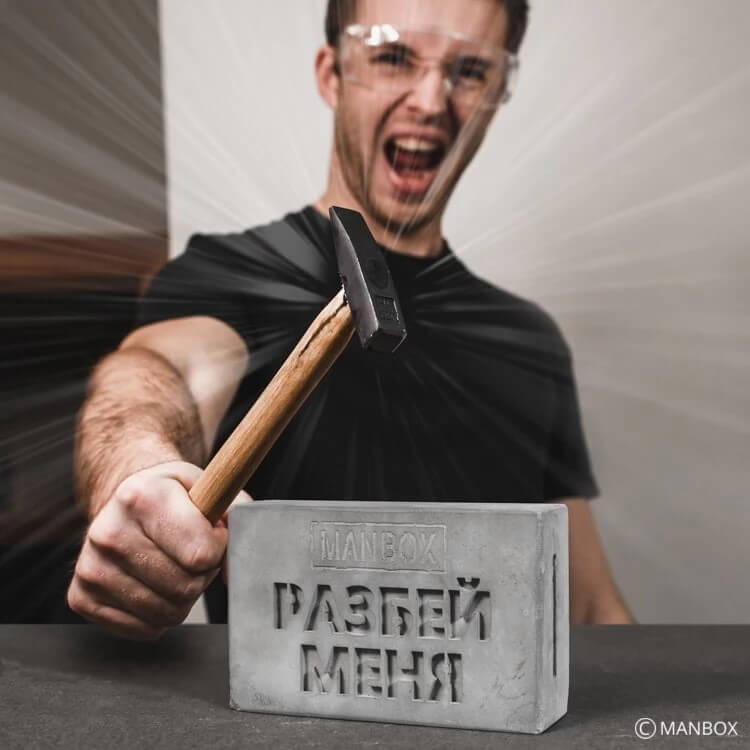 Бетонный кирпич из одноименного набора